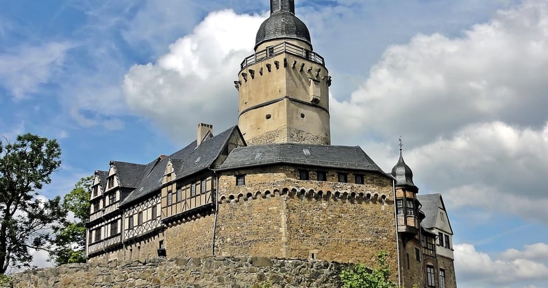 Burg Falkenstein im Harz: Mystische Ritterburg und Märchenschloss entdecken
