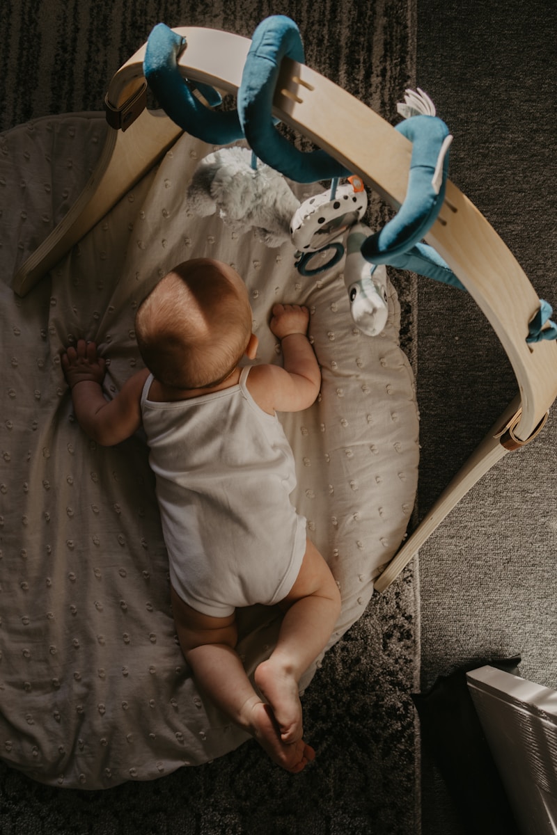Babyschaukeln für drinnen und draußen: Der ultimative Ratgeber für entspannte Schaukelmomente