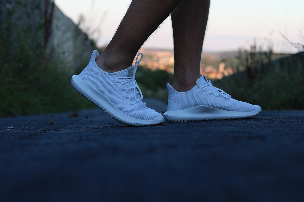 entdecken sie die neuesten fashion-trends, die ihren stil in dieser saison revolutionieren. lassen sie sich von aktuellen modehighlights inspirieren und finden sie heraus, wie sie ihren look mit den angesagtesten outfits perfekt in szene setzen können.